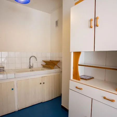 Les Iris By Interhome Le Lavandou